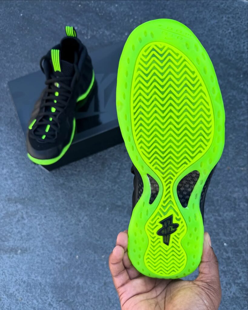 Nike Air Foamposite One "Black/Volt" Release Date