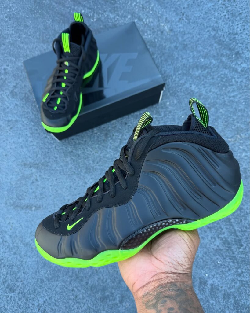 Nike Air Foamposite One "Black/Volt" Release Date