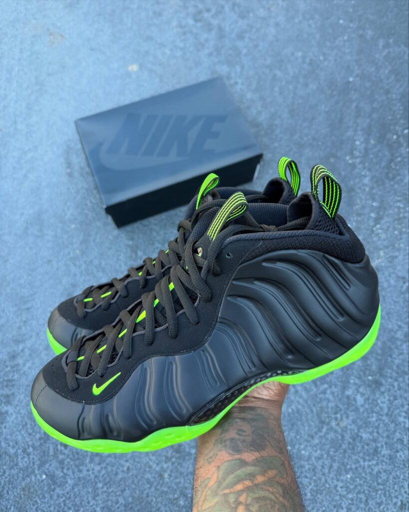 Nike Air Foamposite One "Black/Volt" Release Date